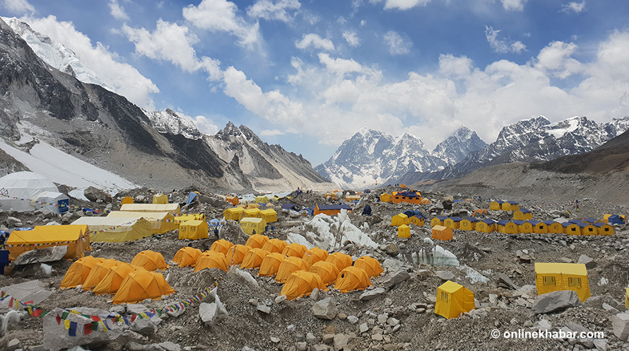  सगरमाथामाथि असीमित व्यापारः गतिलो सरकारी निर्णयको पर्खाइ 