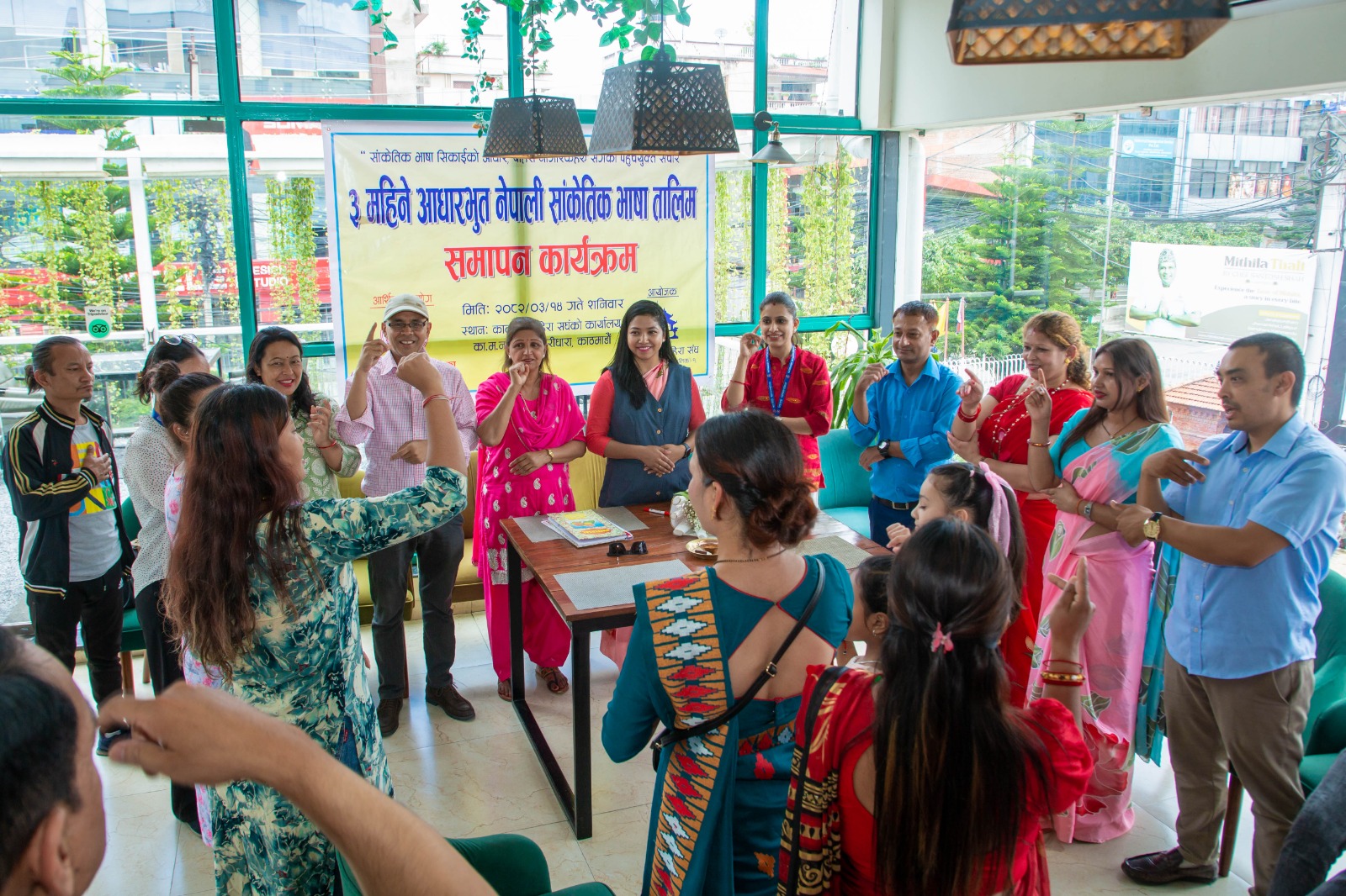 बहिरा अपाङ्गता भएका बालबालिकासँग घरमा कुराकानी गर्न अभिभावकलाई सांकेतिक भाषा तालिम